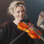 SCOTTISH WOMAN MUSIC trim